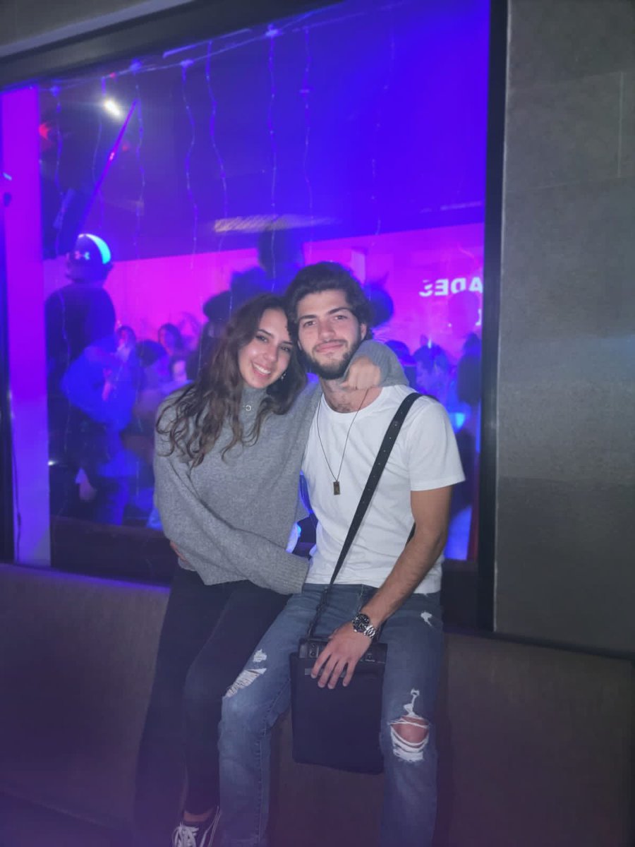 diegsandoval97's tweet photo. La vi en una reunión y me bateo(ella no se acuerda de esto), semanas después fue mi mesera pero no me reconoció, años después nos encontramos en otra fiesta, platicamos, nos hicimos mejores amigos por 2 años y nos enamoramos. Llevamos año y medio de novios. y los que nos faltan. https://t.co/LgVFVA3tHE
