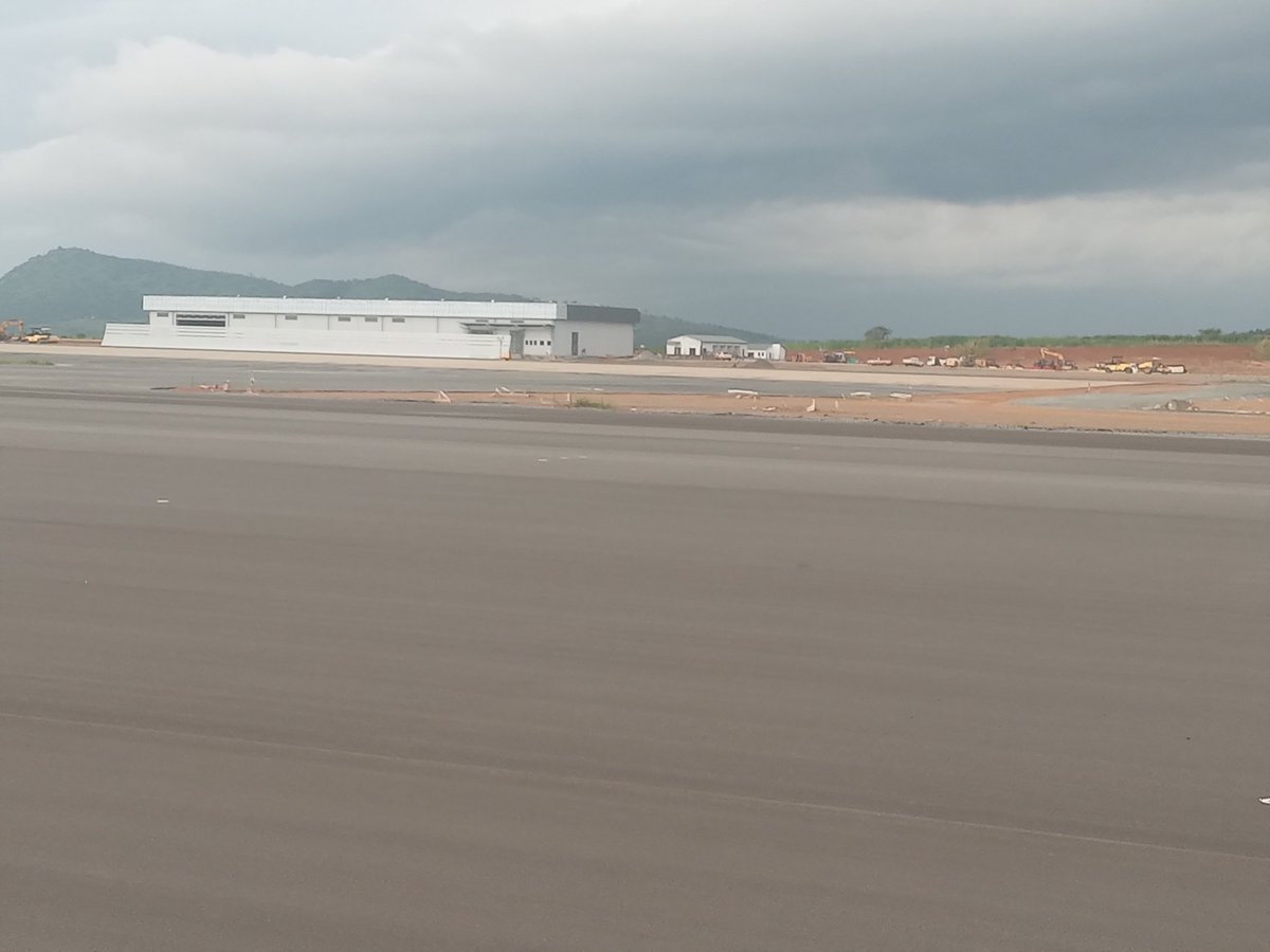 Kabalega International Airport will start operations in October 2023, the contractor (SBC Uganda Ltd) says. This is key for Uganda's oil & gas sector. 
#PAUOilVisit