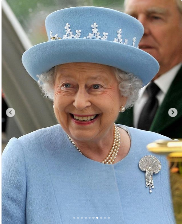 #QueenCamilla  #QueenElizabethII #QueenMother
This  brooch was designed and made for Lord Courtland-Thomsen by the  Goldsmiths & Silversmiths Co. in 1919. It is formed as a scallop  shell, entirely pavé-set with brilliants and with a single pearl at the  centre,