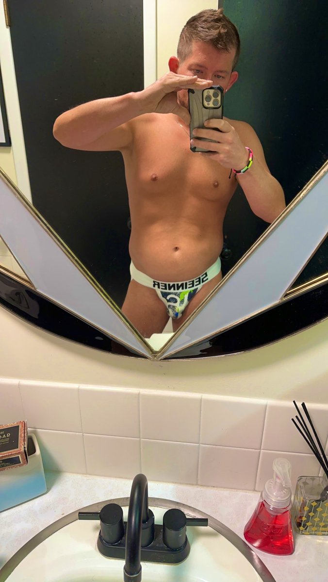 menetrixfdn's tweet photo. I don’t post much but really loving how I’m feeling right now. #106days #pride https://t.co/j2V1aTbPWw