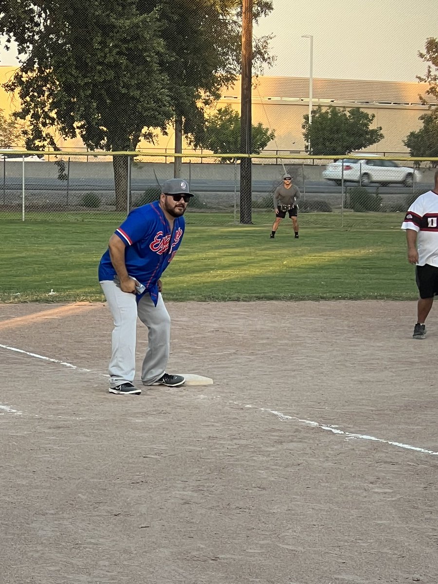 JAY15RIOS's tweet image. We got jerseys lol. 

#JuanitoSantiago #utilityplayer #athlete #papipower