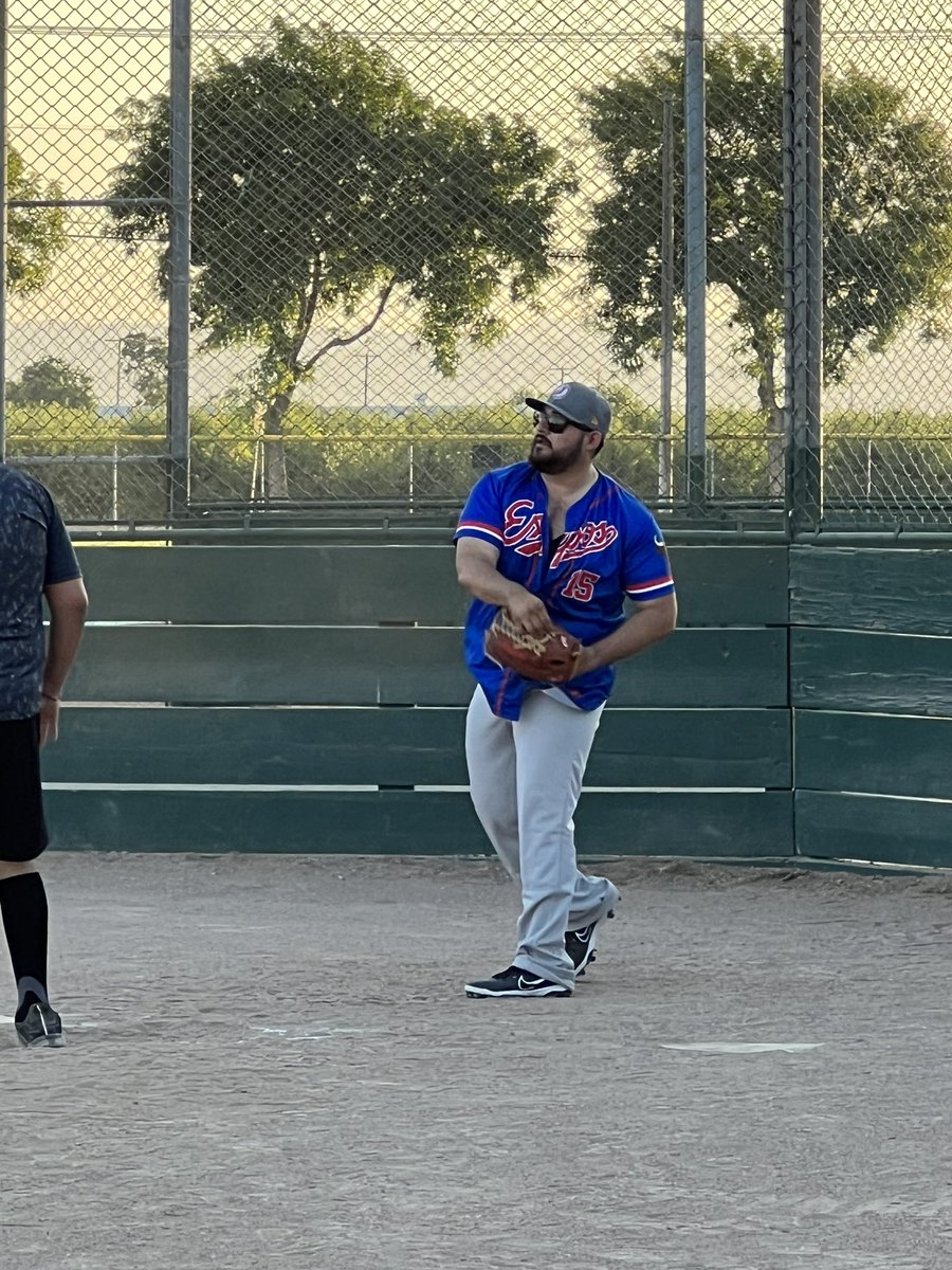 JAY15RIOS's tweet image. We got jerseys lol. 

#JuanitoSantiago #utilityplayer #athlete #papipower