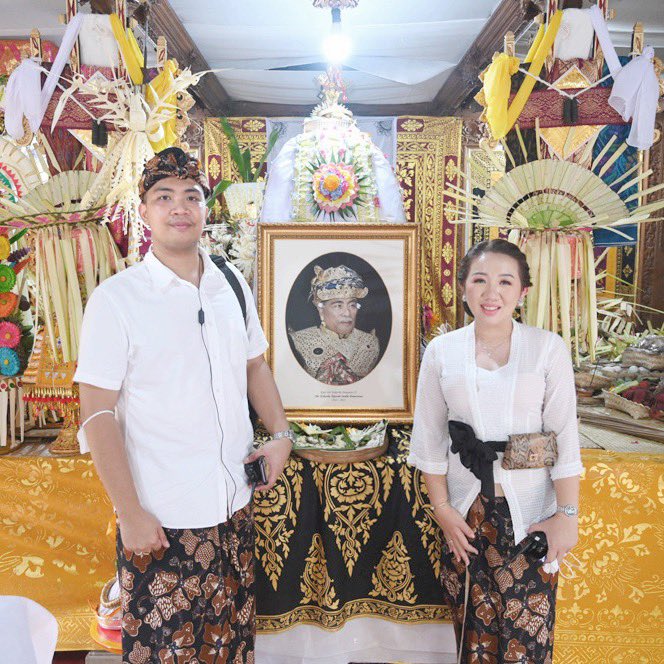 ListyaSamanta's tweet photo. Tude terimakasih sudah menerima ggek dengan baik, memperhatikan ggek selayaknya cucu kandung walaupun hanya cucu mantu. Tude yang terbaik♥️♥️♥️ becik2 memargi Tude, titip Tugung Rania nggih 👶🏻 dumogi gelis mewali ♥️♥️♥️ https://t.co/3iLiS4UhMD
