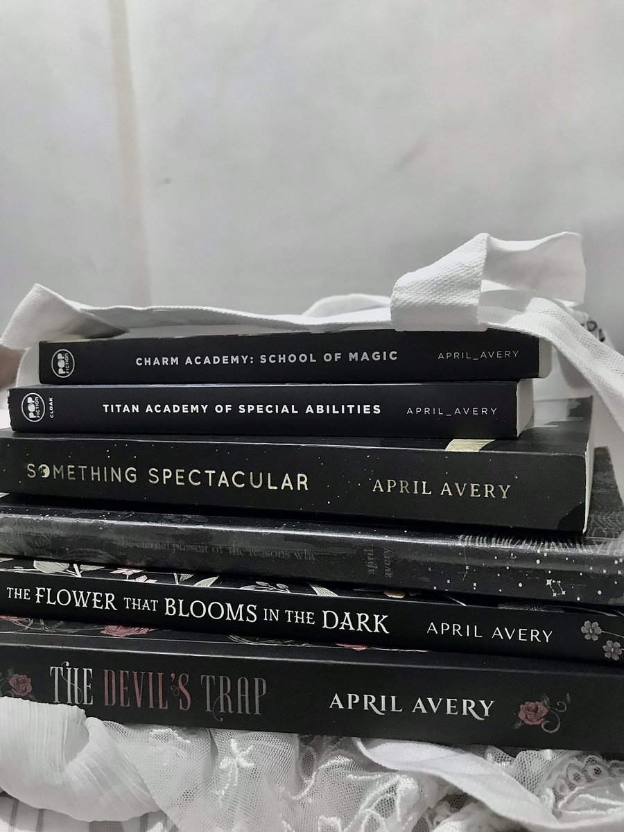 seek_errr's tweet photo. A bag full of @breatheapril 💚 
#InFullBloom🌸
 #TFTBITD https://t.co/d3J8kTZZEs