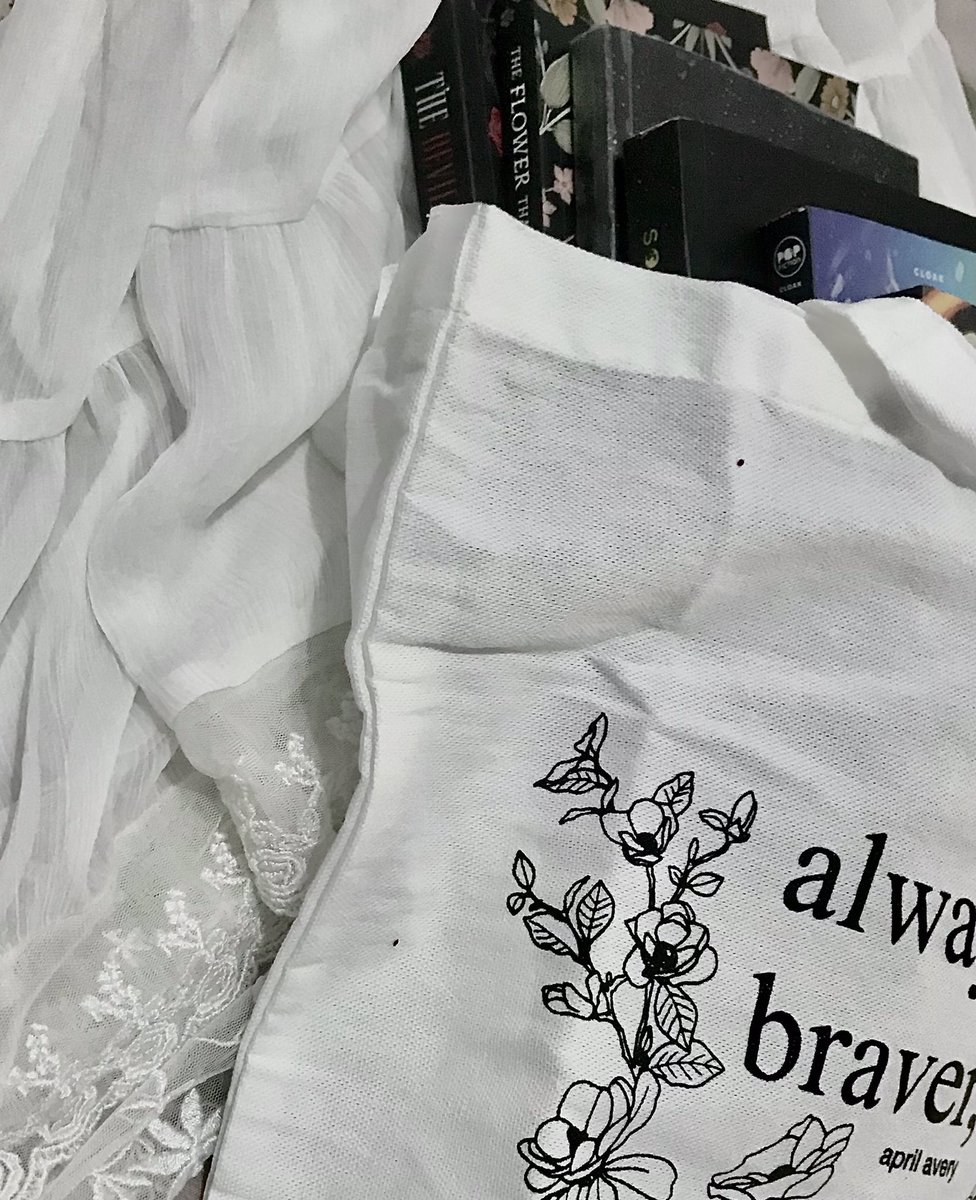 seek_errr's tweet photo. A bag full of @breatheapril 💚 
#InFullBloom🌸
 #TFTBITD https://t.co/d3J8kTZZEs