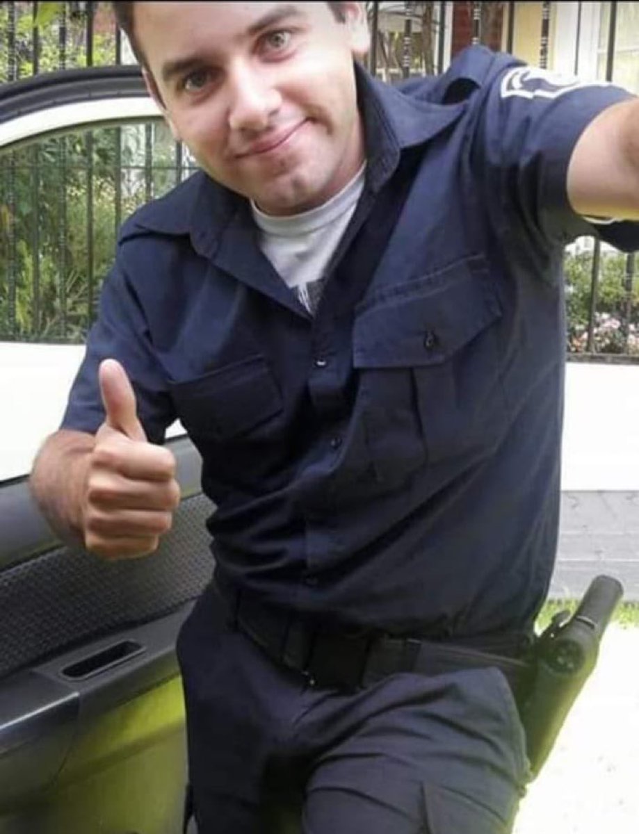 QEPD Adrian Almada
28 años
2 hijos chiquitos 
Asesinado x un chorro con antecedentes, q le quiso robar la moto en San Miguel
Progres, quédense tranquilos q el delincuente está sano y salvo