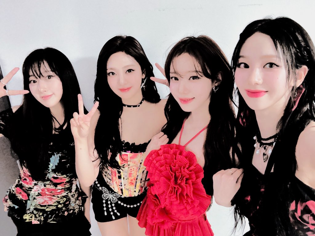 yjmown's tweet photo. ⠀⠀

ㅤㅤ๑kᥝ͠rina’s﹙daily!🎪𐑟
lotte duty  free family konseri
nde bizlere katıldığınız için ço
k teşekkür ederim mai. 🩷 siz
ler kesinlikle fazla ateşliydiniz
ㅋㅋ. 
 েluscious⬪luᦂosﾈupdate𝄢
ㅤ৻ diar͜͡ioꫳ⚙️₊﹫æspa ⟯⟯
ㅤ https://t.co/9RhUjL8qf0