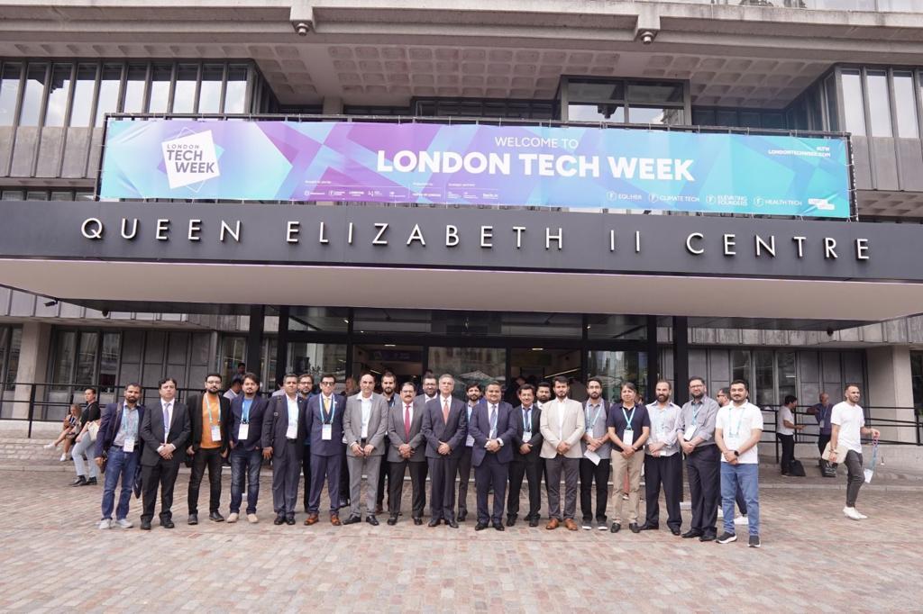 official_tdap's tweet image. Pakistani IT companies showcased their innovation and expertise at #LondonTechWeek2023! From AI to IoT, Cloud to Cybersecurity, our tech pioneers were at the forefront. Pakistan&apos;s Ambassador to the UK, Mr. Moazzam Ahmad Khan inaugurated Pakistan&apos;s Pavilion.
