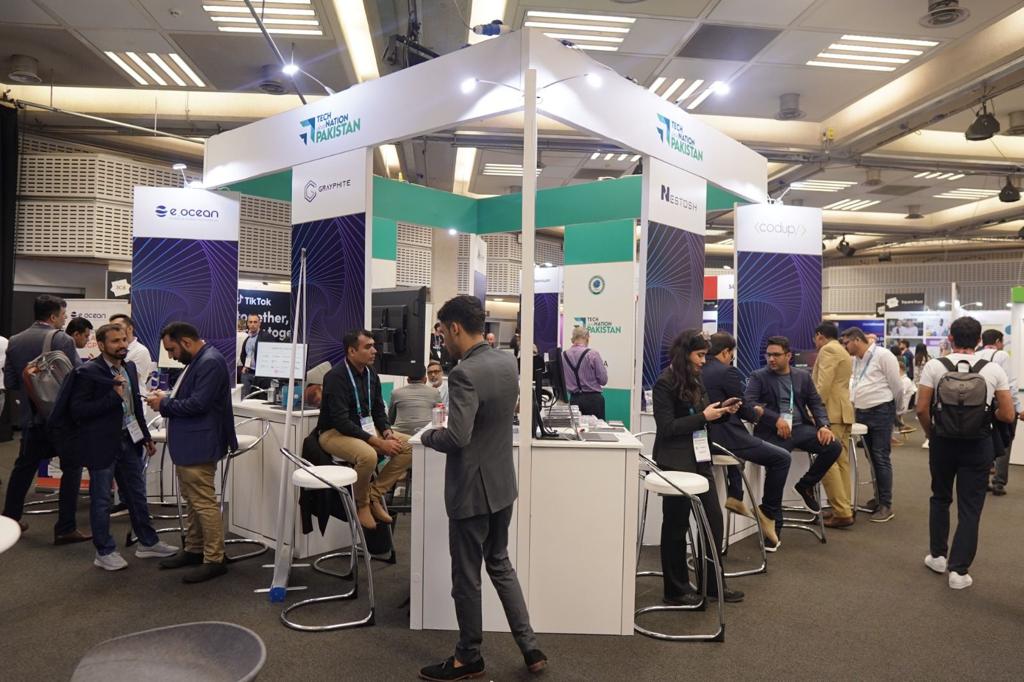 official_tdap's tweet image. Pakistani IT companies showcased their innovation and expertise at #LondonTechWeek2023! From AI to IoT, Cloud to Cybersecurity, our tech pioneers were at the forefront. Pakistan&apos;s Ambassador to the UK, Mr. Moazzam Ahmad Khan inaugurated Pakistan&apos;s Pavilion.