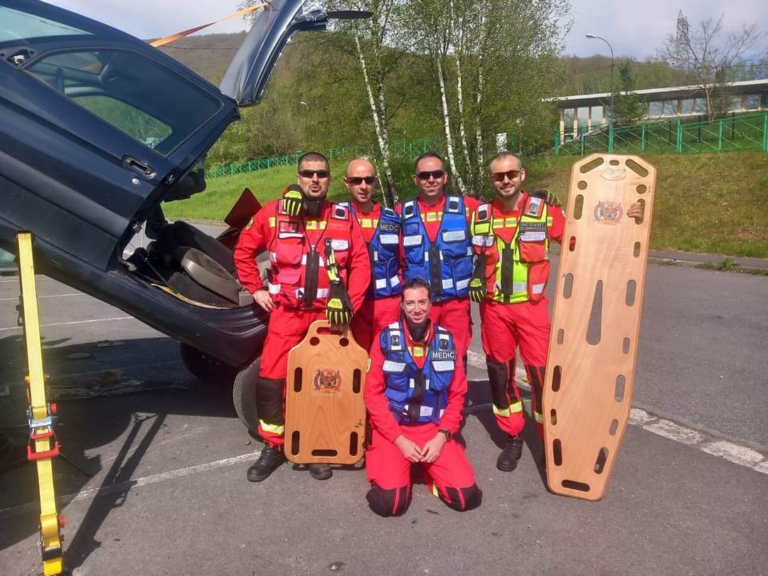 sdis08's tweet image. N'oubliez pas de soutenir les sangliers 🐗 spécialisés en désincarcération👉 #ChallengeSR2023
🚒 jeudi 22 juin 👉 12h00 👉 épreuve rapide
🚒 vendredi 23 juin 👉 15h35 👉épreuve standard.
Suivez le direct sur les réseaux sociaux des @PompiersFR. Bon courage à la Team #FedCom🎥📸