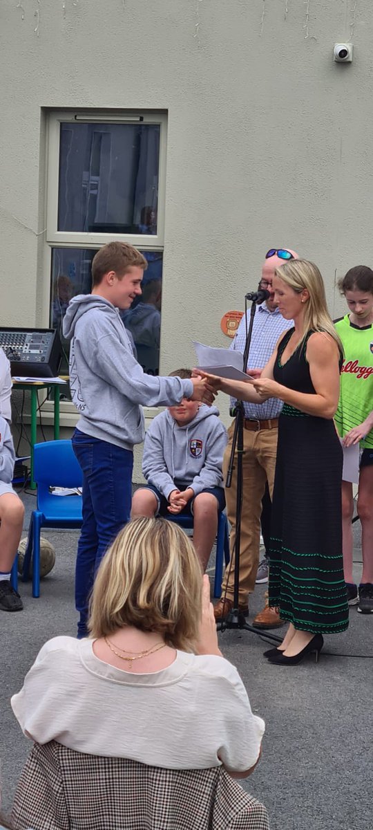 A huge congratulations to the 6th Class girls and boys who celebrated their graduation yesterday evening. A fantastic gathering with poetry, piano, music and more. It really was so lovely to see so many turn out to celebrate with this special group.🌟🌟🌟