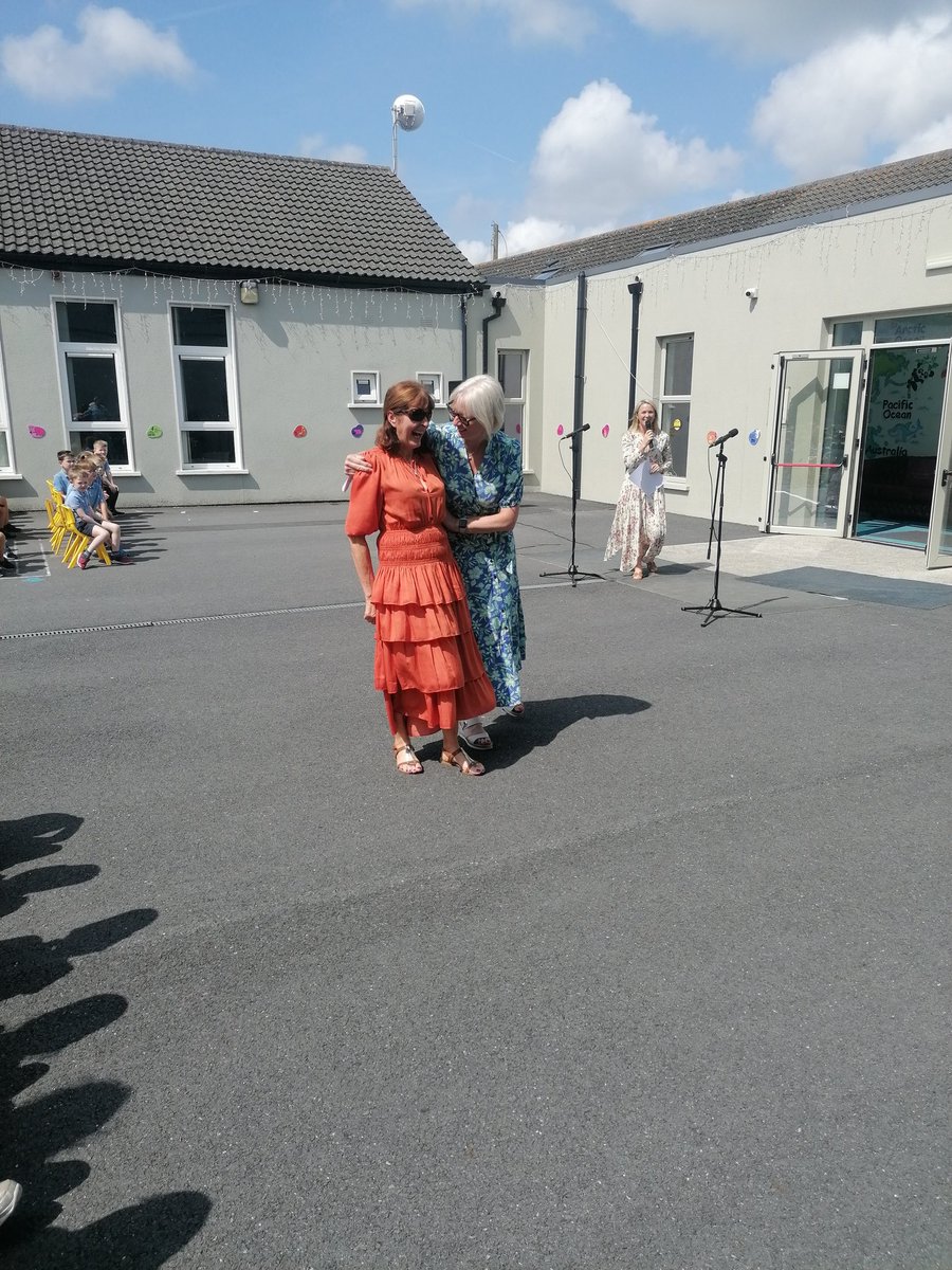 A truly special day today in Grange. Not only did we celebrate Eileen's retirement but we also marked the end of primary school for a special bunch of 6th Class boys and girls.
What an emotional time filled with well wishes, heartfelt messages, music and joy.🌟🌟🌟