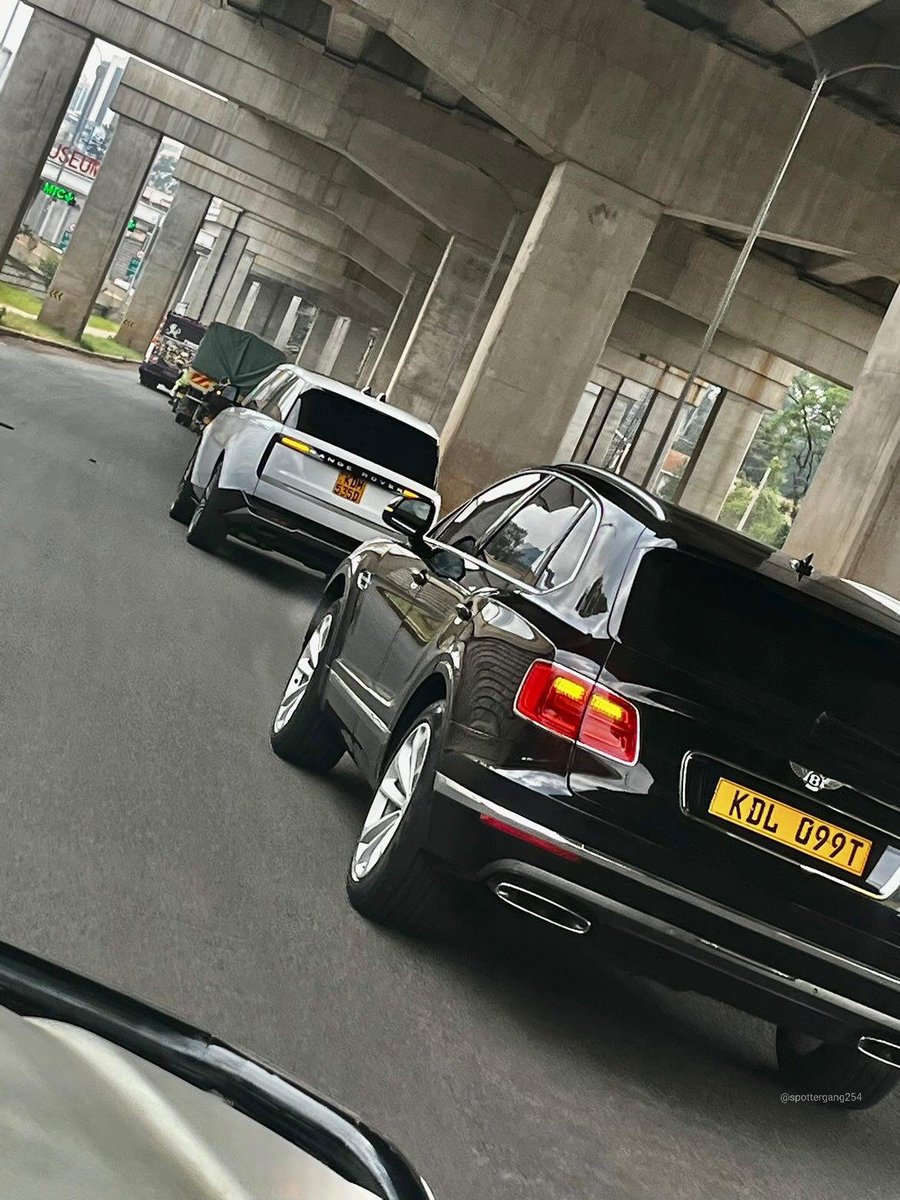 Casual Nairobi traffic nowadays. 2023 Range Rover × Bentley Bentayga.