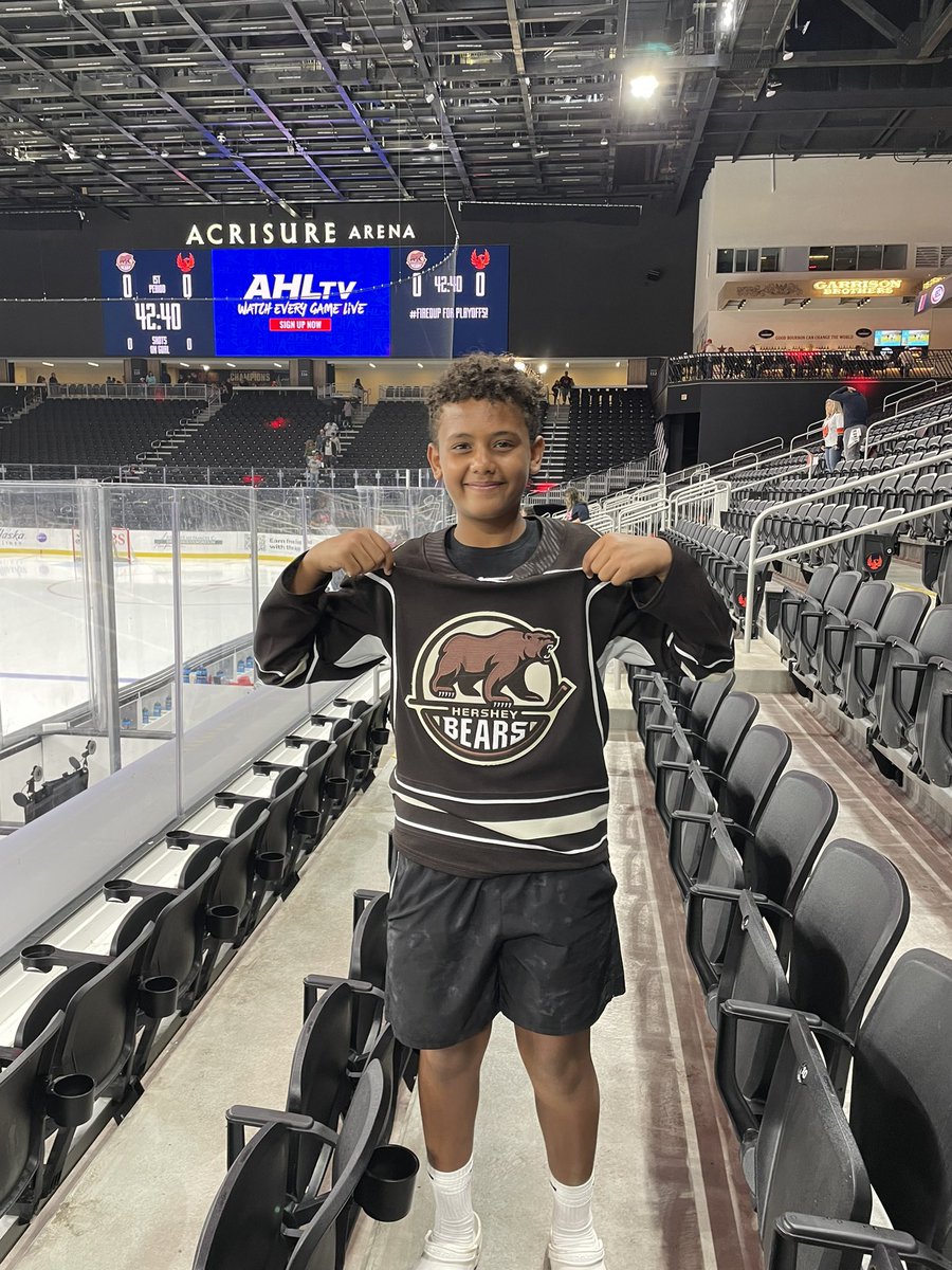 Bre_Leigh_'s tweet photo. From game 1 in the desert to game 7 back home. CALDER CUP CHAMPIONS! ❤️🐻🏆 https://t.co/HlLbGvOWGe