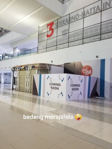 T3CGK's tweet photo. #T3CGK makin tambal sulam ye... Makin bodo amat pengelolanya. Makin ga jelas konsepnya. Makin alay labil. Makin kampring mursidah norce (kampungan, murahan, norak). Makin kura-kura bau wangi, pura-pura jadi Changi. Disgraced! @mawaluddin @erickthohir https://t.co/OT3M835lYz