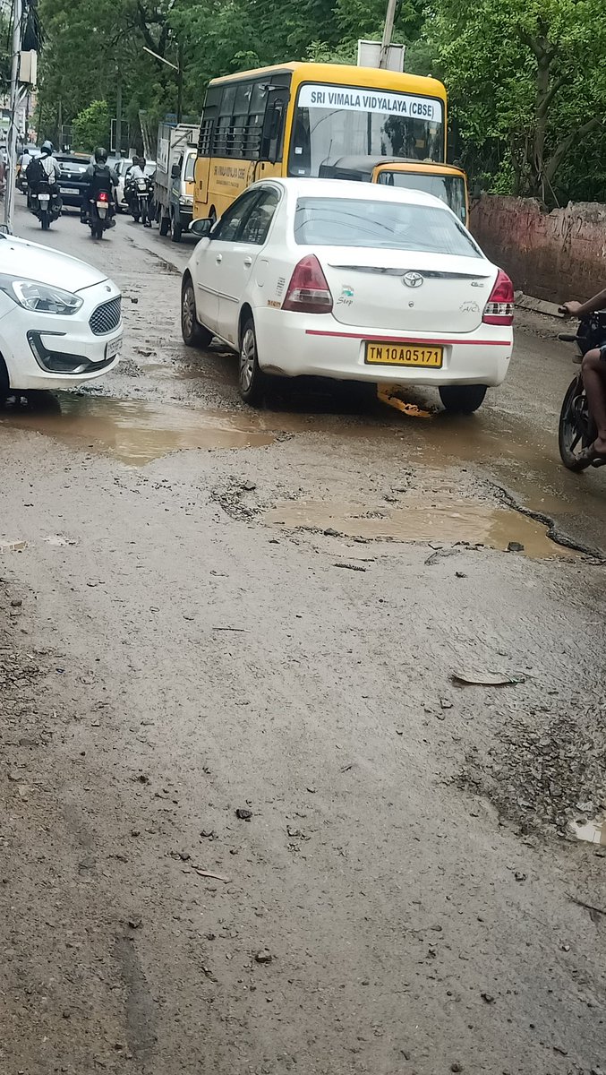 sathishwizards's tweet photo. This s d scenario of very important &amp; busiest road, Ramapuram main road &amp; tiruvaluvar road,Some corporation work completed many months ago but still no relaying of road.Daily many people falling down. You @chennaicorp increasing road tax without road #chennairoad
@ChennaiTraffic https://t.co/G8vKhNtz7w