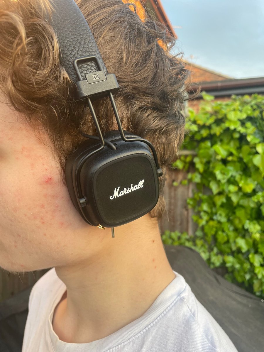 MARSHALL MAJOR IV OVER-EAR HEADPHONES REVIEW- 

MARSHALL’S 4TH GENERATION HEADPHONES THE MARSHALL MAJOR IV OFFER 80 HOURS OF BATTERY LIFE &amp; WIRELESS CHARGING. 

Full Review:  buff.ly/46i0NCD 

@marshallheadphones #marshallmajoriv #Marshall  #MarshallHeadphone