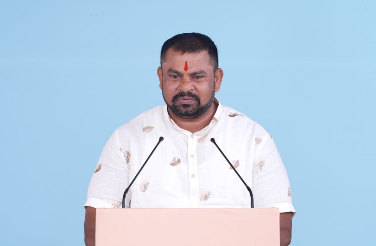 🔥 आया है भाग्यनगर का शेर !

तेलंगाना में हिन्दूद्रोही सरकार की दमन नीति एवं हिन्दू राष्ट्र का संघर्ष, इस विषय पर संबोधित करेंगे <a href="/TigerRajaSingh/">Raja Singh</a> !

LIVE : youtube.com/live/D-UC7Ed-m…

#Vaishvik_HinduRashtra_Mahotsav