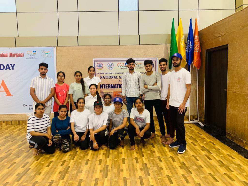 nssjcbust's tweet photo. Here are some glimpses of the Day 📸 

#nss #nssymca #nssjcbustfbd #yoga #internationalyogaday #yogaday #yoga2023 #yogapeeth #nssymca #ymca https://t.co/BWvGGbIteD