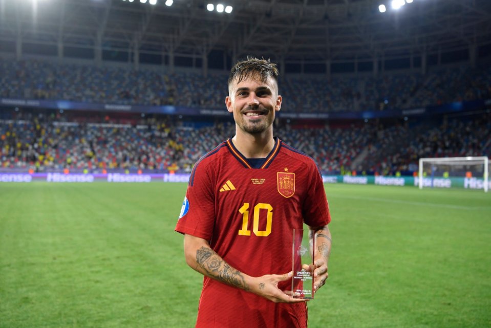 foet247europa's tweet photo. Rodri was named Man of the Match by UEFA: ''He had an excellent match on the right wing, creating a lot of chances with brilliant passes and crosses and playing a role in the goals. He was extremely strong on the ball, especially in one-on-one situations." #U21EURO #ROUESP https://t.co/iI5UFE1A6c
