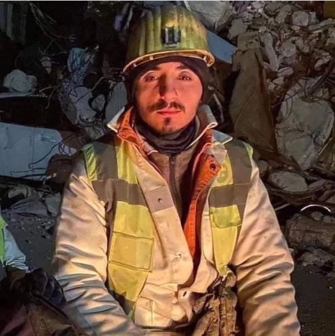 Gönüllü olarak gittiği Hatay'da çok sayıda insanın hayatını kurtarmakta büyük katkıları olan Zonguldaklı madenci Hüseyin Eroğlu, çalıştığ maden ocağında üzerine taş ve kömür parçaları düşmesi sonucu yaşamını yitirdi.