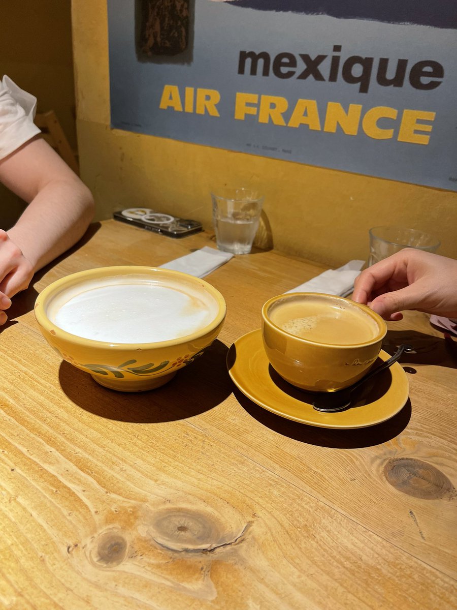 久々に元同僚たちと秋葉原でランチだったのだけれど、良き報告を聞けてほくほく＊。あとカフェラテがどんぶりサイズでおったまげた。 https://t.co/Vf1F0zgE3c