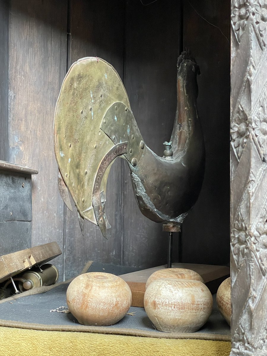 Lots of work going on St George’s Church, Modbury when I visited. 

Look what’s hiding away in the pulpit- the old weathercock, replaced  in 1884. 🧵 
#weathervane