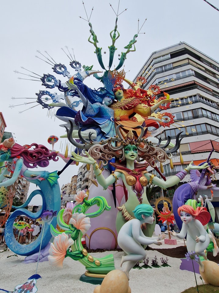 costablancaorg's tweet image. ¿Visitas #Alicante en #Fogueres2023? Estas son las hogueras de ✨Categoría Especial✨ que no puedes perderte:
📍Diputació - Renfe (Primer premio 🥇)
📍Florida Portazgo (Segundo premio🥈)
📍Baver - Els Antigons (Tercer premio🥉)
⬇️