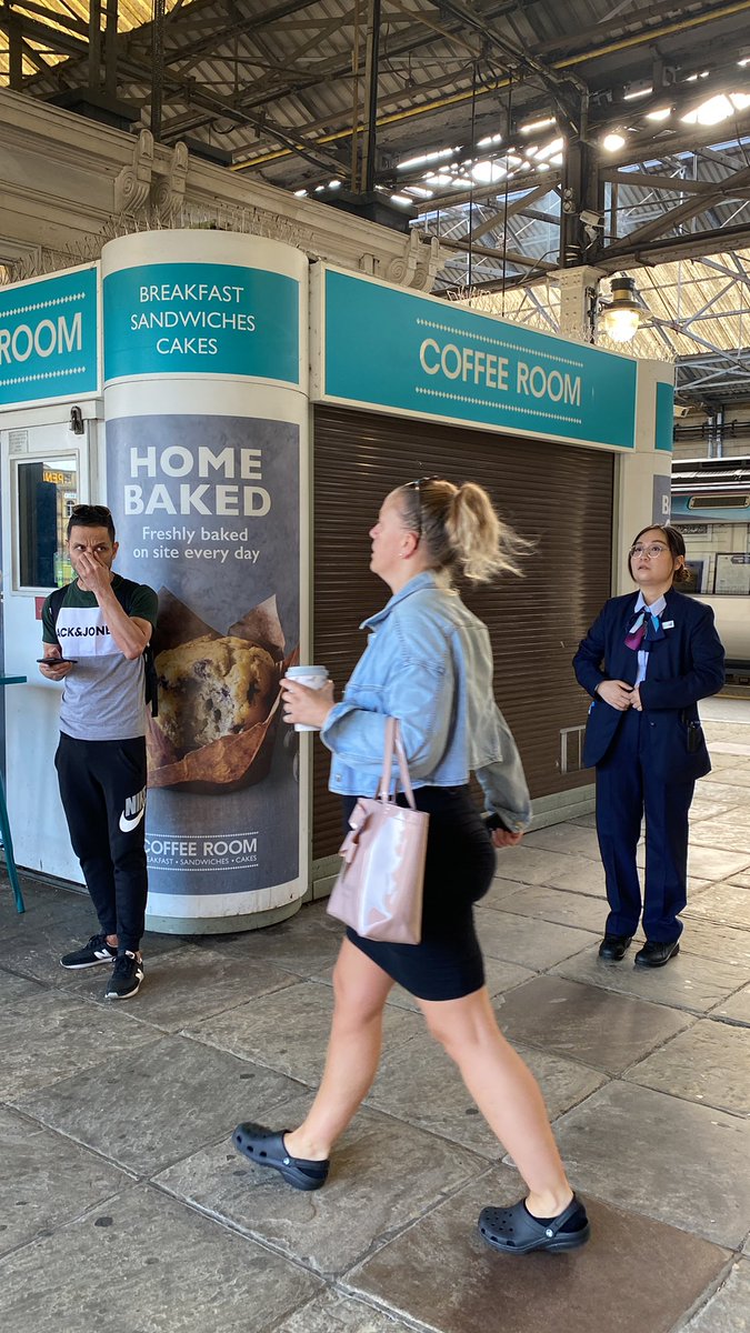 I’m having a mare of a morning (trains and ticket machines wouldn’t ya know) and my positive thought was “it’s grand, a coffee will cheer me up at Huddersfield” 

Coffee shop closed 🙃