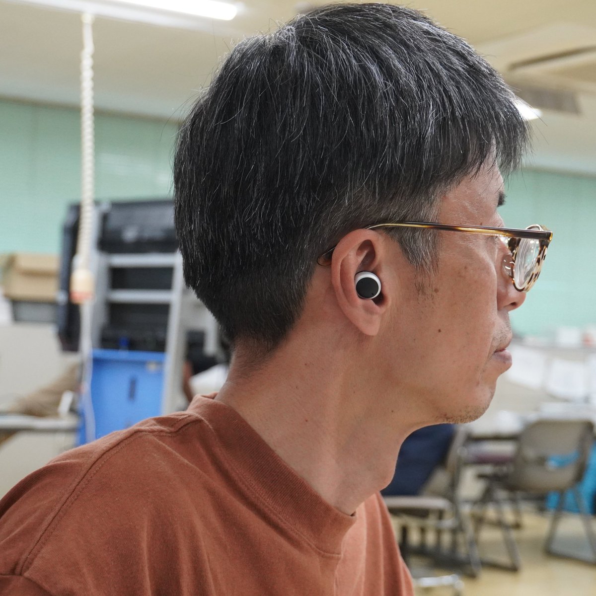 BHSCorporation's tweet photo. 補聴器をつけているのは
どれでしょう󾭖？

#SigniaActivePro #SigniaAX #オーダーメイド補聴器 #SigniaX #補聴器 #おしゃれな補聴器 #補聴器の視聴 #イヤホン
#マルタカテクノ https://t.co/lHESEiaPrA