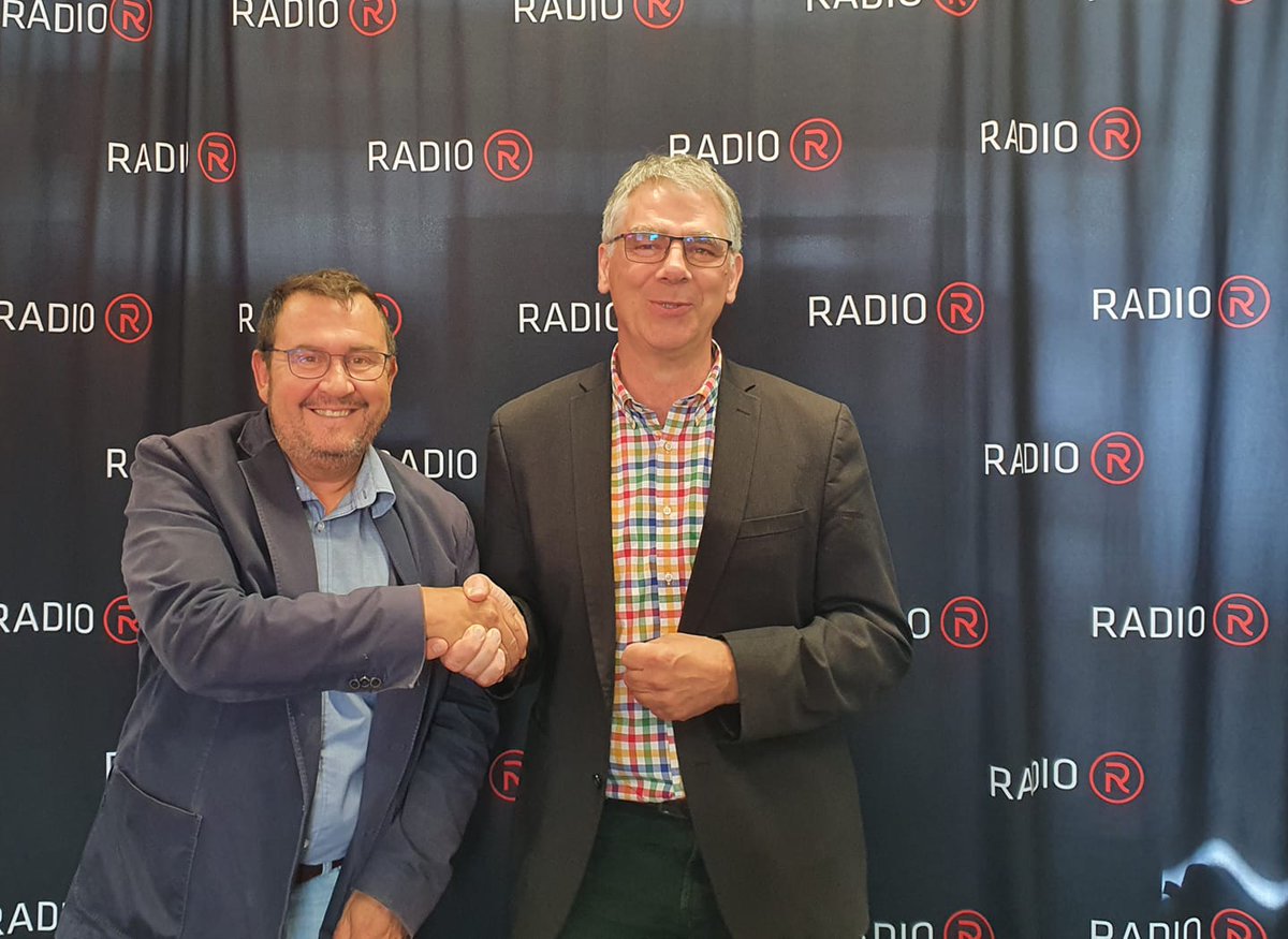 Emmanuel Ziehli était au  micro de Serge Carrel pour expliquer les défis auxquels doit faire face RADIO R pour les prochains mois.
#radior #interview #sergecarrel #emmanuelziehli