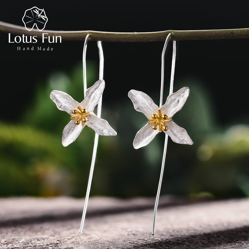 SchmidtSil93967's tweet photo. Introducing Lotus Fun 925 Sterling Silver Poetic Clover Fashion Drop Earrings for Women!🍀✨They feature a poetic clover design that adds a touch of elegance to your style. These drop earrings effortlessly elevate any outfit.🌼🌟#LotusFun #SterlingSilver #Silverjewelry #Silber925 https://t.co/zEs6QOFEEJ