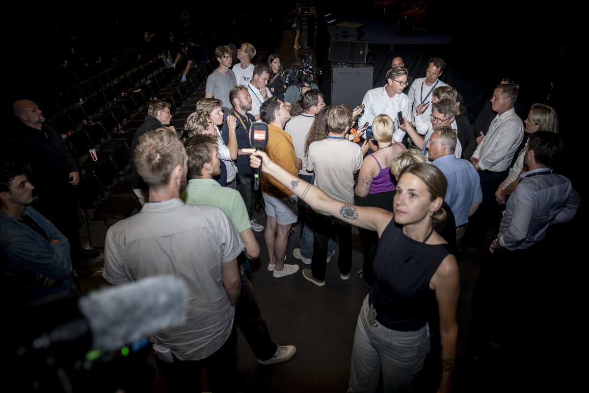 Liberal Alliances formand, Alex Vanopslagh, holdt i går politisk rally i anledning af sin nye bog 'Vejen til ansvar' i K.B. Hallen. 

📸: Mads Claus Rasmussen/Ritzau Scanpix

#dkpol