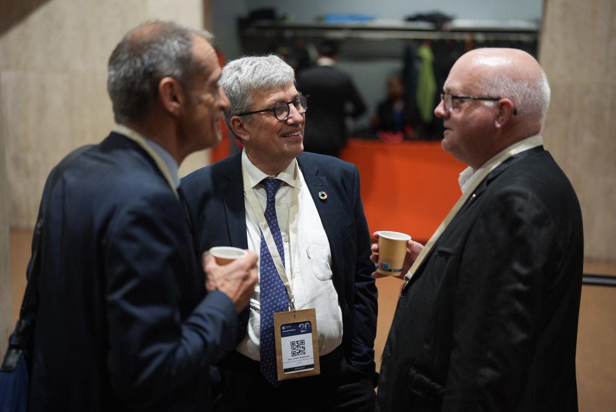 PactemondialFr's tweet photo. 🎂 Nous sommes aujourd'hui réunis à l'@UNESCO_fr pour célébrer les 20 ans du réseau français du Pacte mondial des Nations Unies. Suivez les temps forts de cette journée fédératrice, porteuse de sens et d’engagement ! ⤵️

#PMRF20 https://t.co/SUH9xBAG43