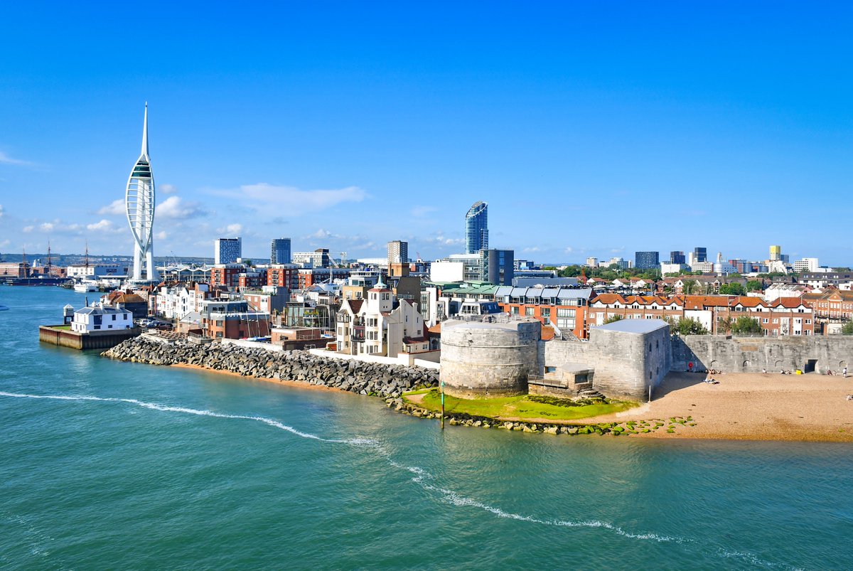 Sur le blog > 10 meilleures choses à voir à Portsmouth destinationangleterre.com/choses-a-voir-…
📸 Prise à bord du ferry lundi dernier.
.
.
.
#destinationangleterre #VisitPortsmouth #VisitHampshire #visitsoutheastengland #visitengland #frenchmoments