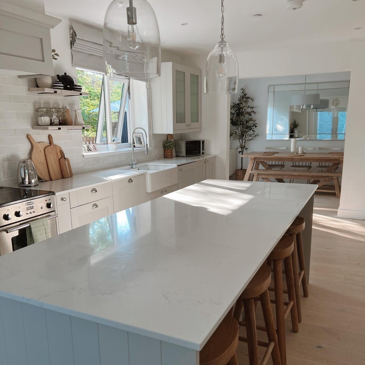 WrenKitchens's tweet image. Effortlessly chic is exactly what riverstone_house_  has achieved with our Shaker 5 Piece range.

- Infinity Shaker 5 Piece in Light Grey Grain
-  Ruby Knob Handle in Chrome &amp;amp;  Pippa Cup Handle in Chrome

#wrenkitchens #wrenovation #greykitchen #shakerkitchen #shaker5piece