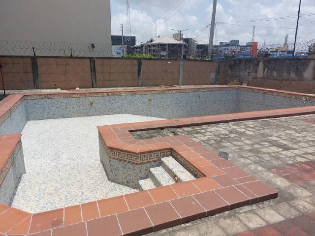 ** ELEGANT AND PARTLY FURNISH 27 BED HOTEL ** Type: Flat/Apartment For Sale Address: 📌 18 Dideolu, Victoria Island, Lagos Price: ₦850,000,000 outright purchase Features: 🛏️ 5 🛁 5 🚽 5 Furnished: ✔️ Serviced: ❌ Agent: @steven1da Link: lgtnigeria.com/RTBViewPropert… .