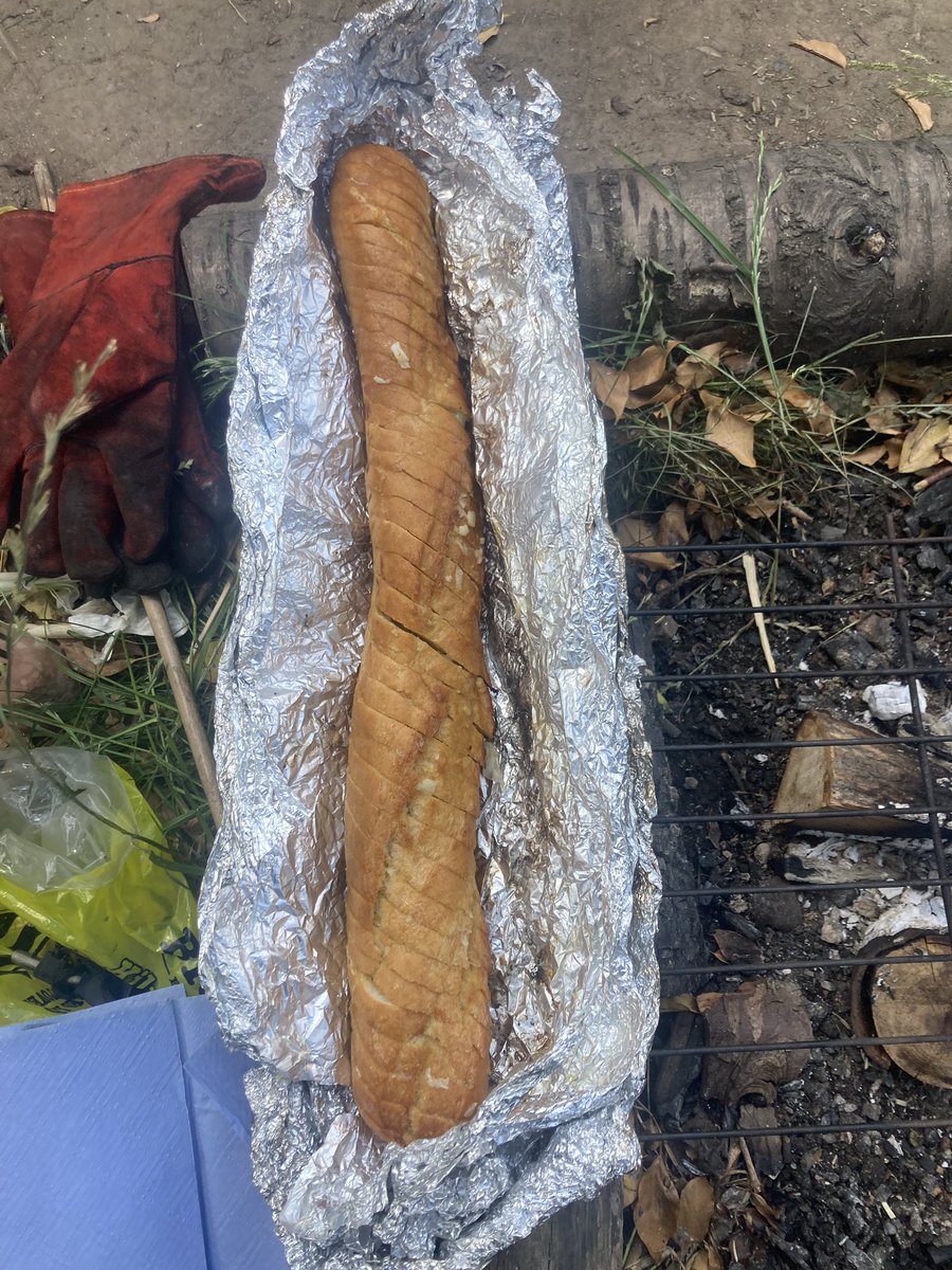 foodgrower's tweet photo. We grew the #garlic. We made garlic butter. Then we made garlic bread on the #campfire @ColfesSchool #forestschool #schoolgardening #outdoorcooking #campfirecooking #forktofork https://t.co/vQwMg21uve