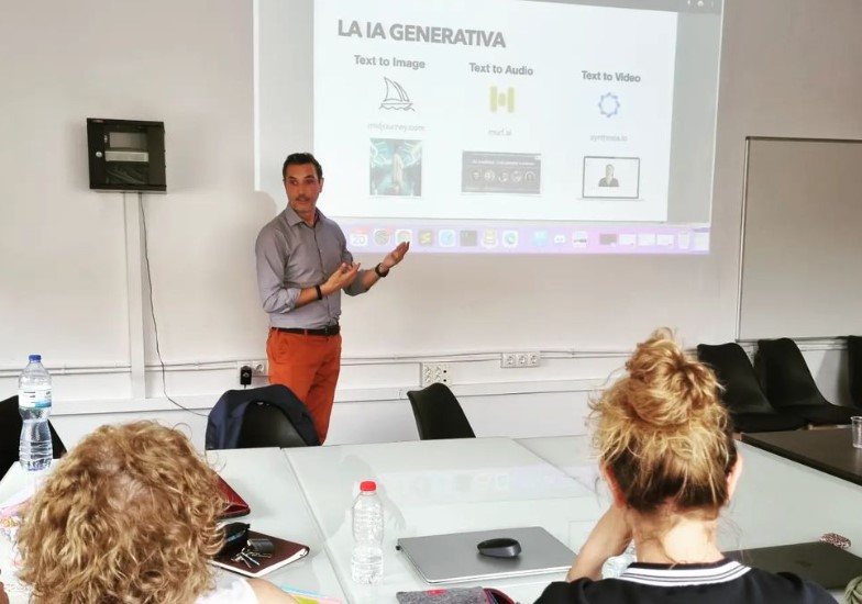 Montserrat_FP's tweet photo. Us penseu que només es forma l'alumnat?
Nooooo! El nostre equip docent també aprèn cada dia per poder aplicar els nous coneixements a les aules.
Interessant formació sobre Intel•ligència artificial generativa aplicada a l'aula amb @miquelmora i @mariabatetr 👏👏

#FP #FPdual https://t.co/zPgmoP5fH1