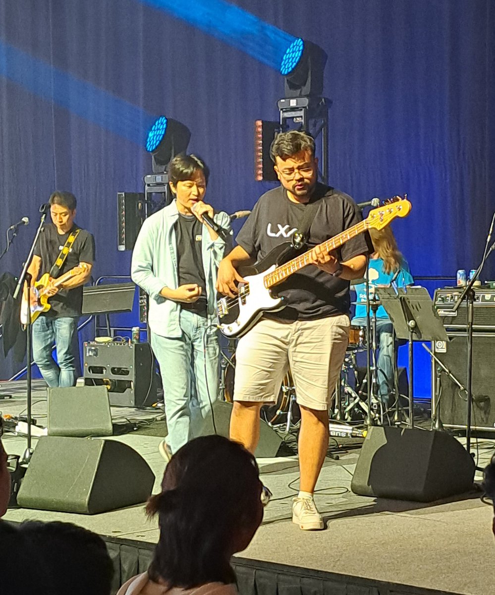 TobyBreckon's tweet image. #ProudSupervisorMoment ... CVPR/ICCV/ECCV papers... meh; citations... meh; h-index ... meh; But when you hire the PhD student who goes on to rock the whole conference @cvpr #CVPR2023... our very own @BKShalon @comp_sci_durham rocks with @cvpr house band - top notch! 👌 Superb!