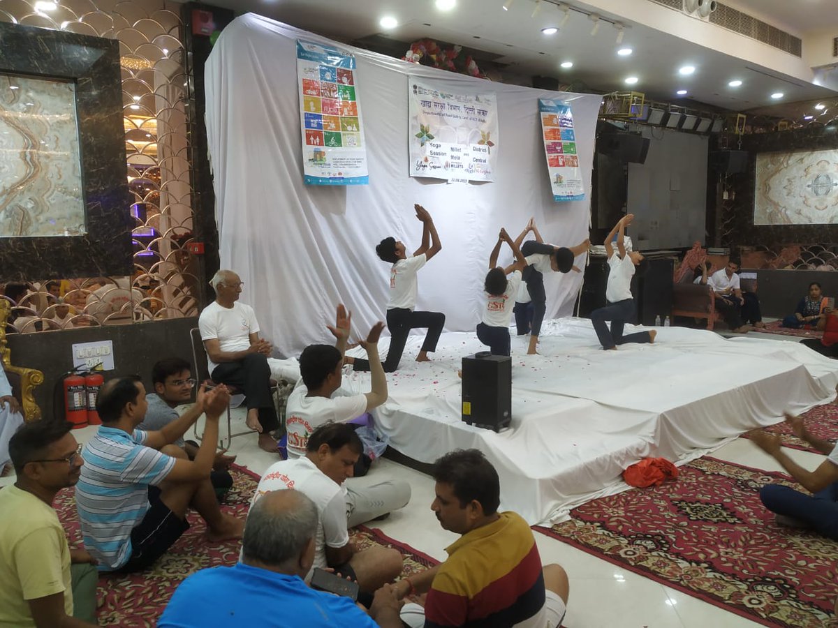anjalifsd's tweet photo. Lighten up ur body with #Yoga &amp; nourish with mighty #Millets Come accompany us in this journey of self. @foodsafetydelhi Central distt organised Yoga cum Millet mela 22.06.2023. Food safety Department,Delhi
@NehaBansal31 @foodsafetydelhi @fssaiindia https://t.co/4FE7DMwL9h