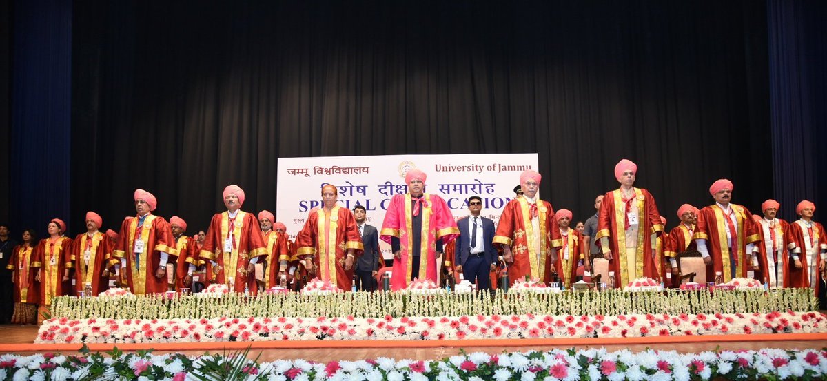 #VicePresident, Jagdeep Dhankhar attended the Special Convocation of University of Jammu .
@PMOIndia  @VPIndia 
@OfficeOfLGJandK
#JammuKashmir #JammuUniversity #Convocation #GoldMedalist #PhD