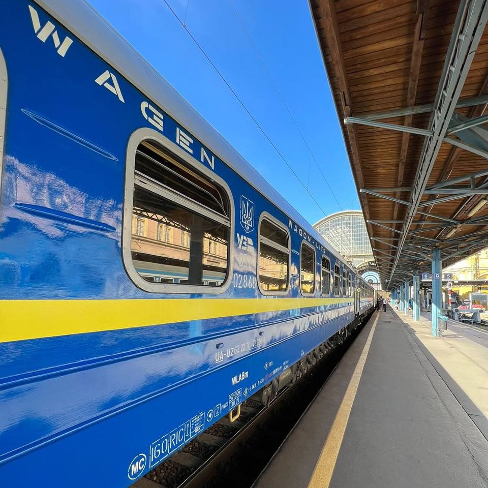 From January to May 2023, <a href="/Ukrzaliznytsia/">Ukrainian railways || Укрзалізниця</a> transported 786,000 passengers in the EU-Ukraine-EU connection. With a total of 27 international trains in operation, it's worth noting that 15 of them are formations by Ukrainian Railways. 🚆
#Transportation #Connectivity #UkraineEU