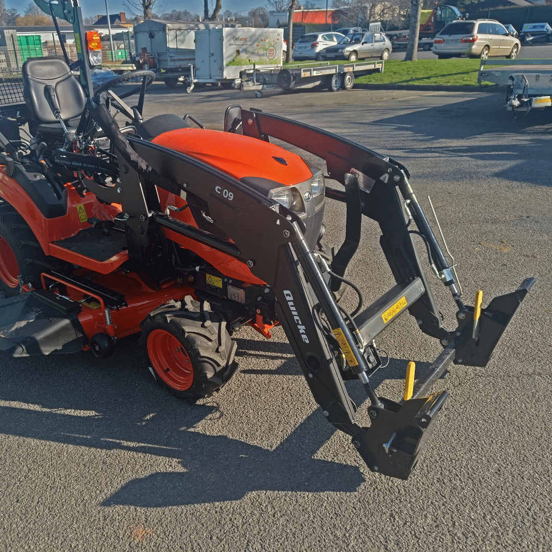 Quicke_UK's tweet photo. Maximise your productivity with Quicke's world-leading design and performance benefits for your compact tractor!

Find out more about our compact loader here: https://t.co/AhHBnJSEXd

Ask your dealer for a C-Series
#QuickeUK #FrontLoaders #C-Series https://t.co/8rxXFU9CW9