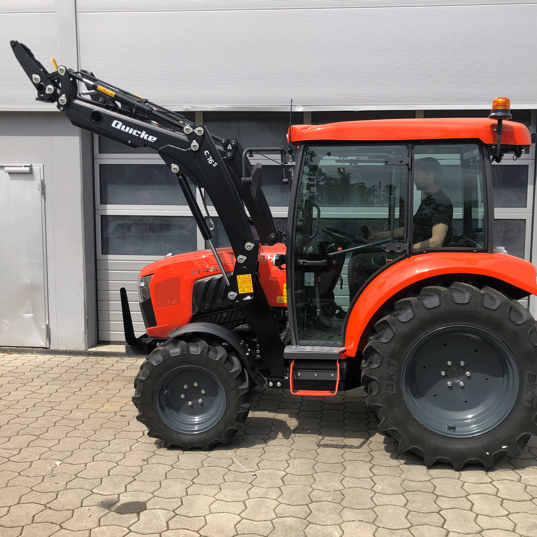 Quicke_UK's tweet photo. Maximise your productivity with Quicke's world-leading design and performance benefits for your compact tractor!

Find out more about our compact loader here: https://t.co/AhHBnJSEXd

Ask your dealer for a C-Series
#QuickeUK #FrontLoaders #C-Series https://t.co/8rxXFU9CW9