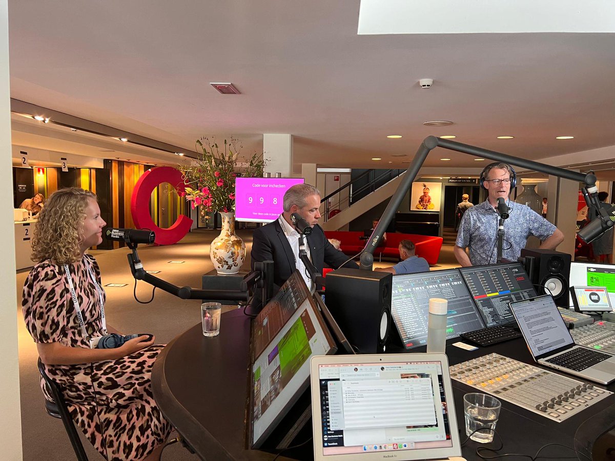 New Business Radio (@newbusradionl) on Twitter photo We zijn weer live op newbusinessradio.nl/player. Het vak communicatieprofessional is volop in ontwikkeling. Hoe blijf je bij in je vak & hoe kan <a href="/Logeion/">Logeion</a> daarbij helpen? Te gast zijn Jos Govaarts (<a href="/Coopr/">Coopr</a>), Jaap de Bruijn (<a href="/VGZ/">Coöperatie VGZ</a>) & Esther Durenkamp (<a href="/nat_ombudsman/">Nationale ombudsman</a> Rotterdam-Rijnmond). We zijn weer live op newbusinessradio.nl/player. Het vak communicatieprofessional is volop in ontwikkeling. Hoe blijf je bij in je vak & hoe kan <a href="/Logeion/">Logeion</a> daarbij helpen? Te gast zijn Jos Govaarts (<a href="/Coopr/">Coopr</a>), Jaap de Bruijn (<a href="/VGZ/">Coöperatie VGZ</a>) & Esther Durenkamp (<a href="/nat_ombudsman/">Nationale ombudsman</a> Rotterdam-Rijnmond).