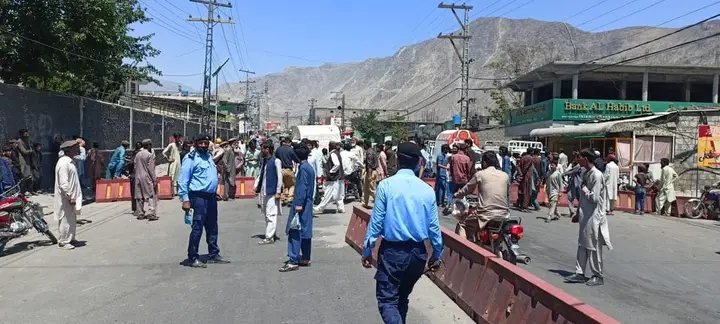 daily_karakoram's tweet image. بی آئی ایس پی آن لائن سسٹم میں مسائل کے خلاف بی آئی ایس پی کے مستحقین پبلک چوک گلگت میں احتجاج کر رہے ہیں۔
#karakorammedianetwork #kmntv #kmn #governergilgitbaltistan #muhammadkhalidkhurshid #govermentgb