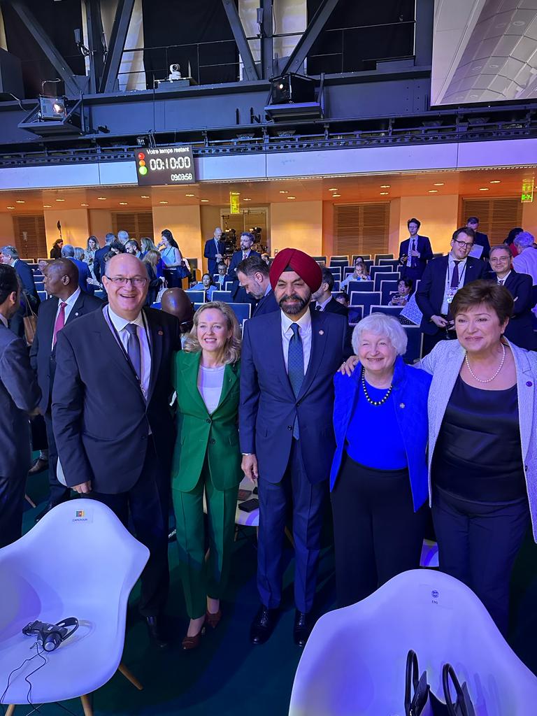 Ready to start the day at the #GlobalFinancingPact Summit in Paris with @KGeorgieva, @SecYellen, Ajay Banga and @NadiaCalvino. Together we can tackle the most pressing global challenges. Big thanks to President @EmmanuelMacron for hosting us.