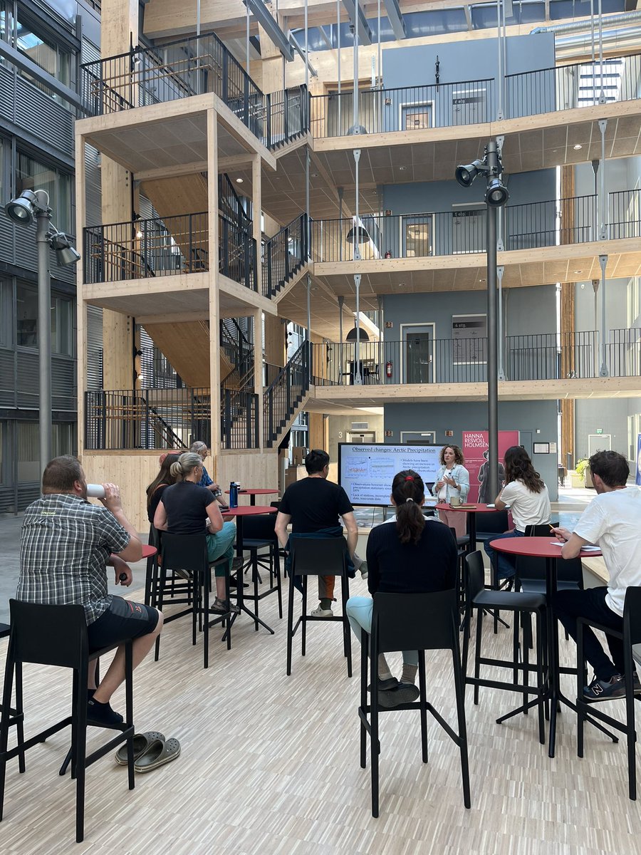 Starting off a sunny Thursday in Tromsø with a talk from <a href="/Michelle_McCrys/">Michelle McCrystall</a> at @Framcentre. Not such a sunny outlook for snowfall in the Arctic by 2100 though!