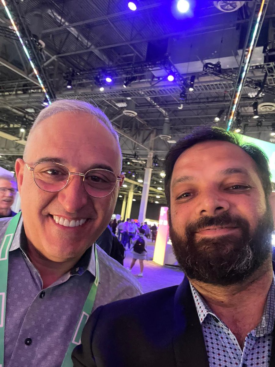 natcom_sa's tweet photo. On the occasion of HPE Discover 2023 event in Las Vegas, one of NATCOM team Mr. Farooq khan had the chance to take photo with Mr. @AntonioNeri_HPE  HPE CEO.
 #hpediscover2023 #EVENT #team #ceo https://t.co/POkqTHYZ3U